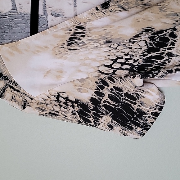 Carmen Marc Valvo Mobwife Colorful Animal Print Surplice Top Medium - Picture 4 of 7